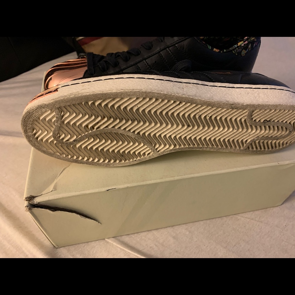 metallic shell toe adidas